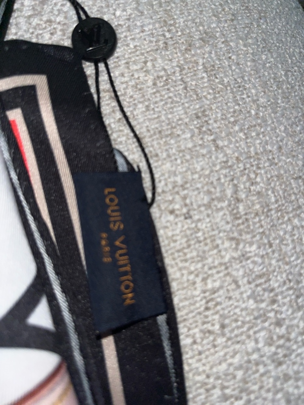 Louis Vuitton Black, White & Pink Monogram Silk Scarf with Gold Accents 34 inche - Picture 4 of 4